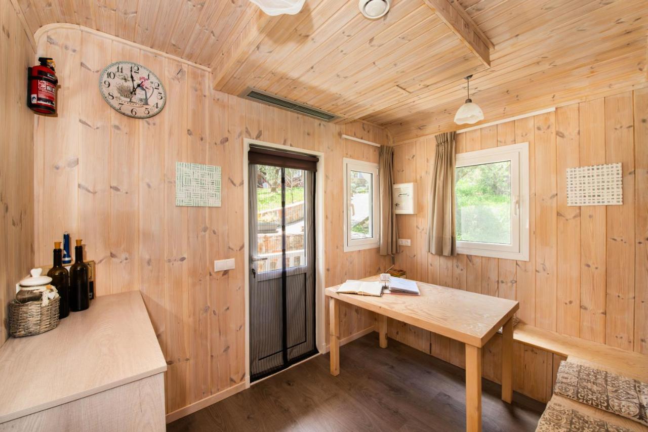 Hakuna Matata Holidays Wooden Lodge With Airco & Pool In Greek Olive Grove Methoni  Exterior foto