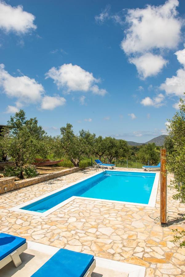 Hakuna Matata Holidays Wooden Lodge With Airco & Pool In Greek Olive Grove Methoni  Exterior foto