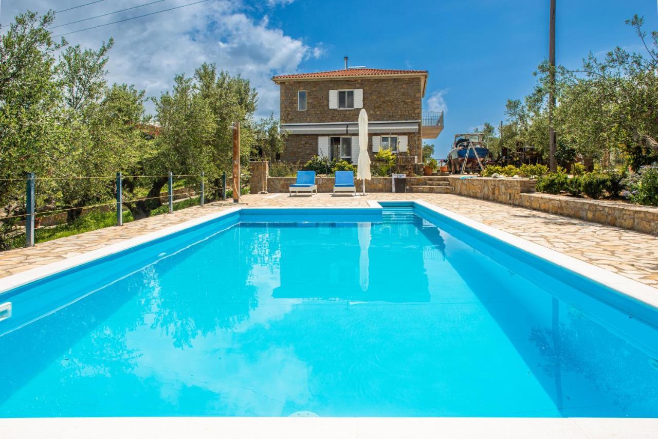 Hakuna Matata Holidays Wooden Lodge With Airco & Pool In Greek Olive Grove Methoni  Exterior foto